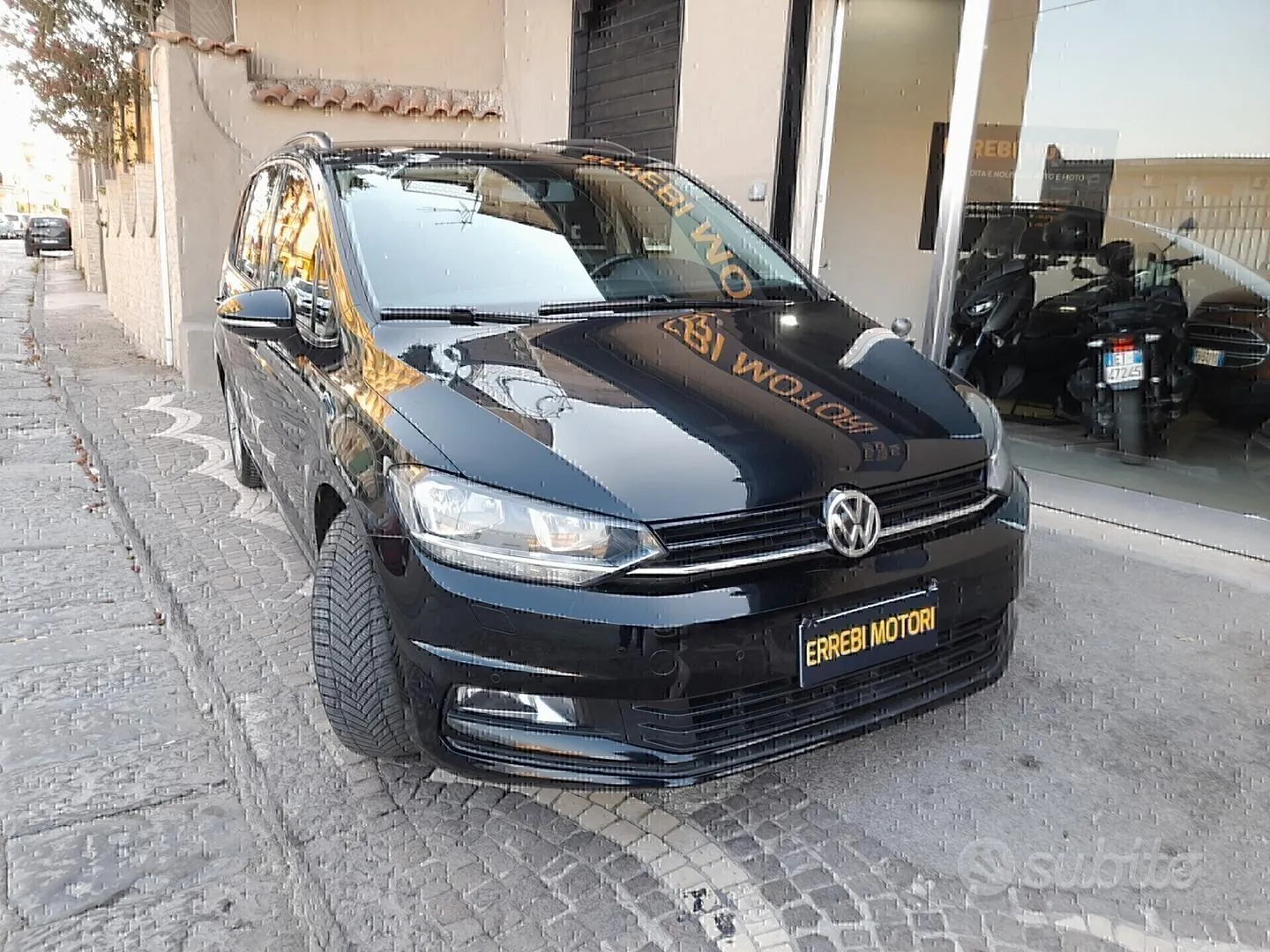 Volkswagen Touran 2017 photo 2
