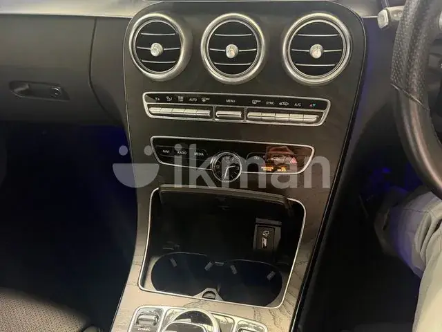 Mercedes-Benz C200 2020 photo 2