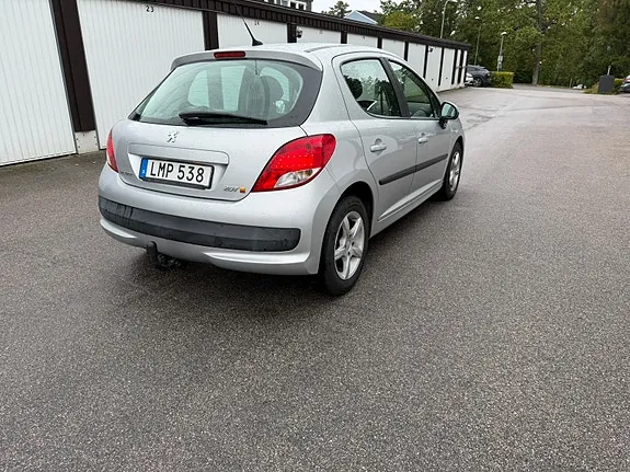 Peugeot 207 2010 photo 3