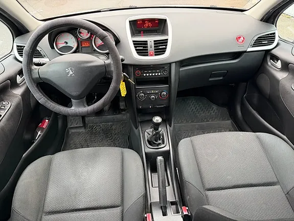 Peugeot 207 2010 photo 5