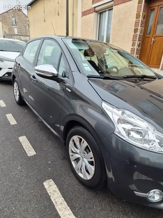 Peugeot 208 2014 photo 3