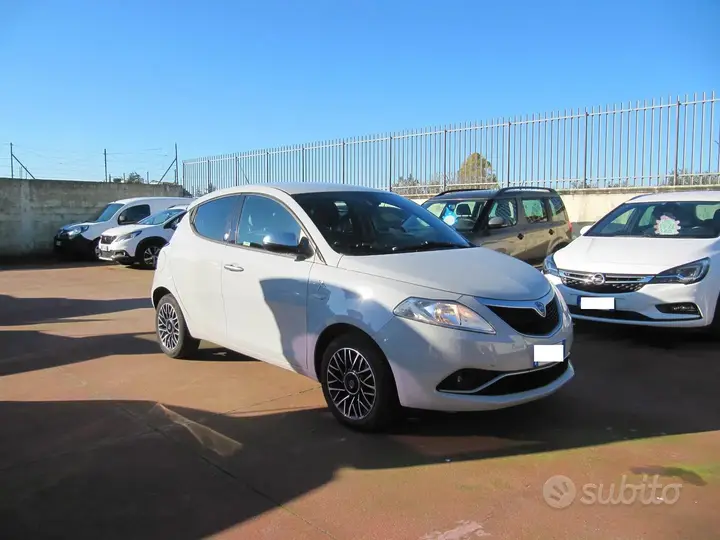 Lancia Ypsilon
