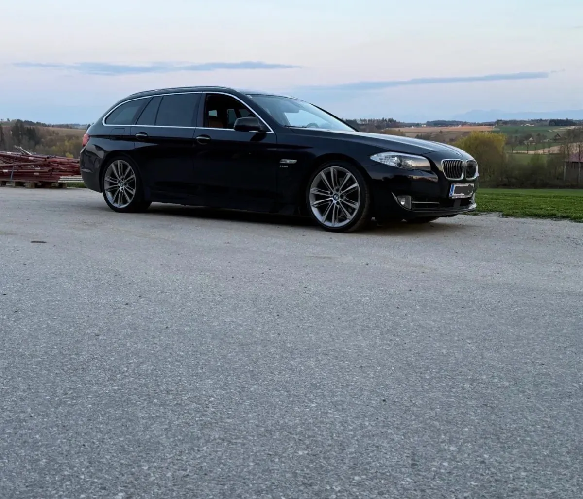 BMW 5 Series 2012 photo 2