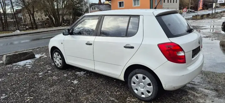 Skoda Fabia 2009 photo 3