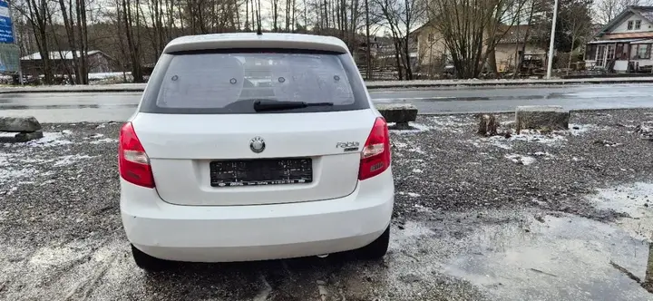 Skoda Fabia 2009 photo 2