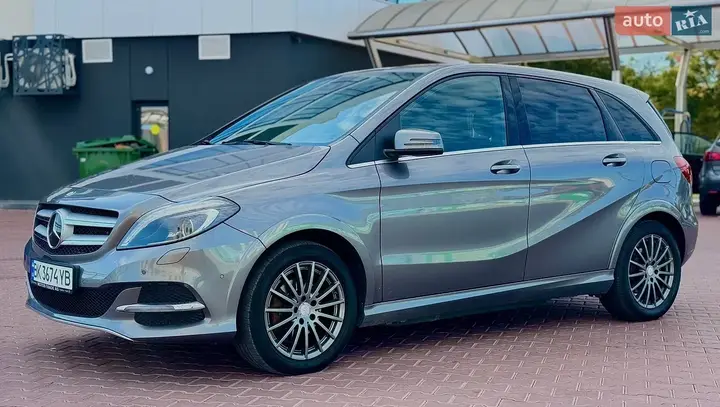 Mercedes-Benz B-Class 2015 photo 2