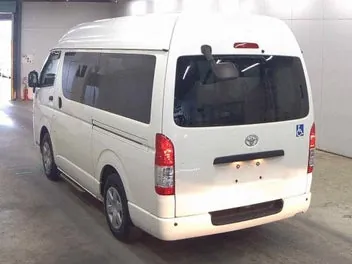 Toyota Hiace 2020 photo 4