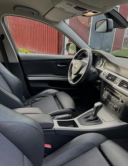 BMW 320D 2010 photo 3