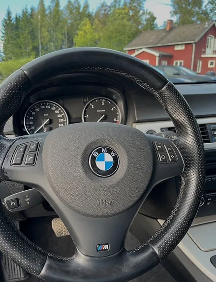 BMW 320D 2010 photo 5