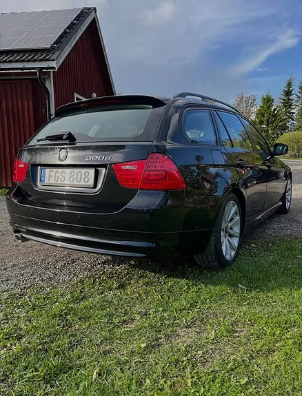 BMW 320D 2010 photo 2