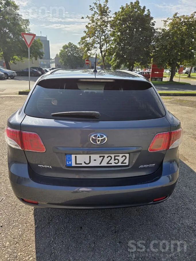 Toyota Avensis 2009 photo 2