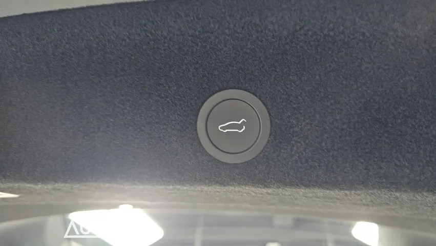 Tesla Model Y 2026 photo 5
