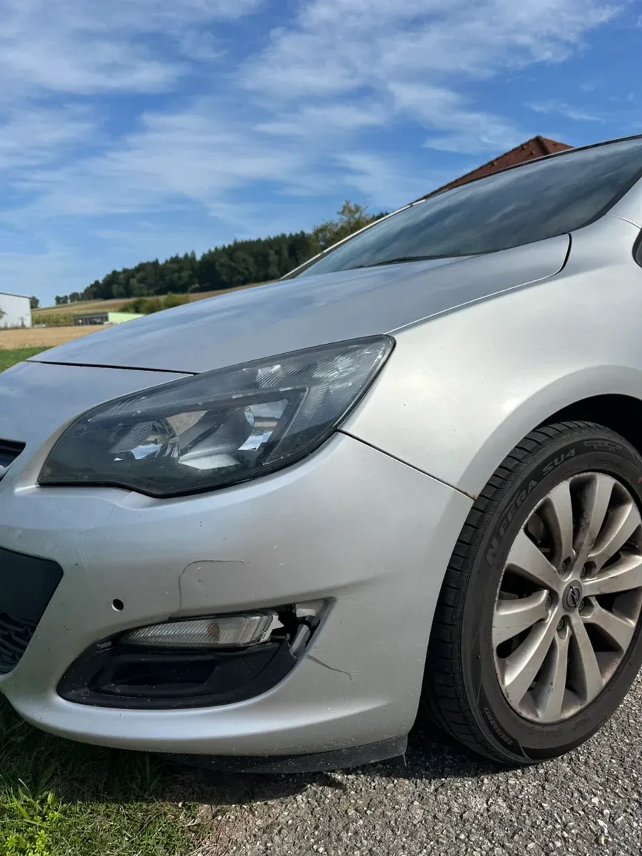 Opel Astra 2013 photo 2