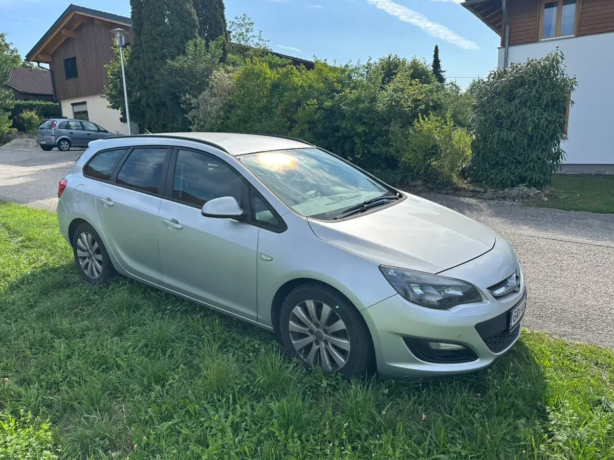 Opel Astra 2013 photo 3