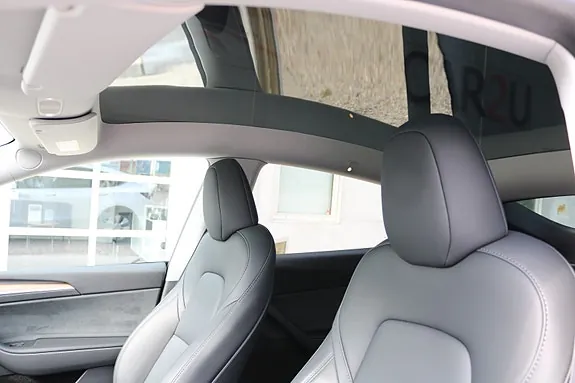 Tesla Model Y 2023 photo 2