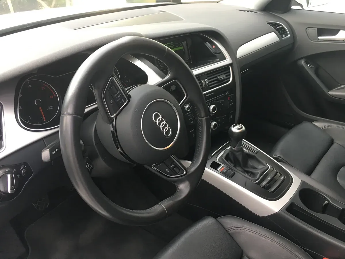 Audi A4 2015 photo 2