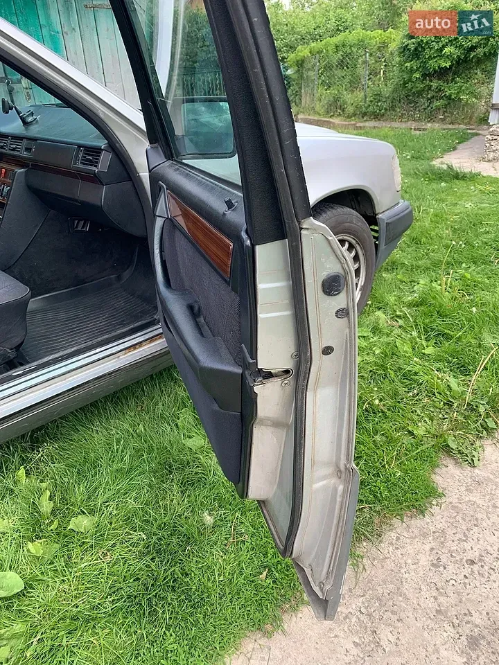 Mercedes-Benz E-Class 1994 photo 4