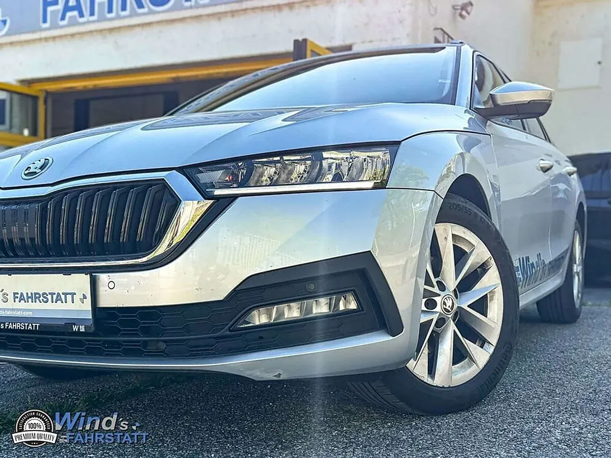 Skoda Octavia 2023 photo 2