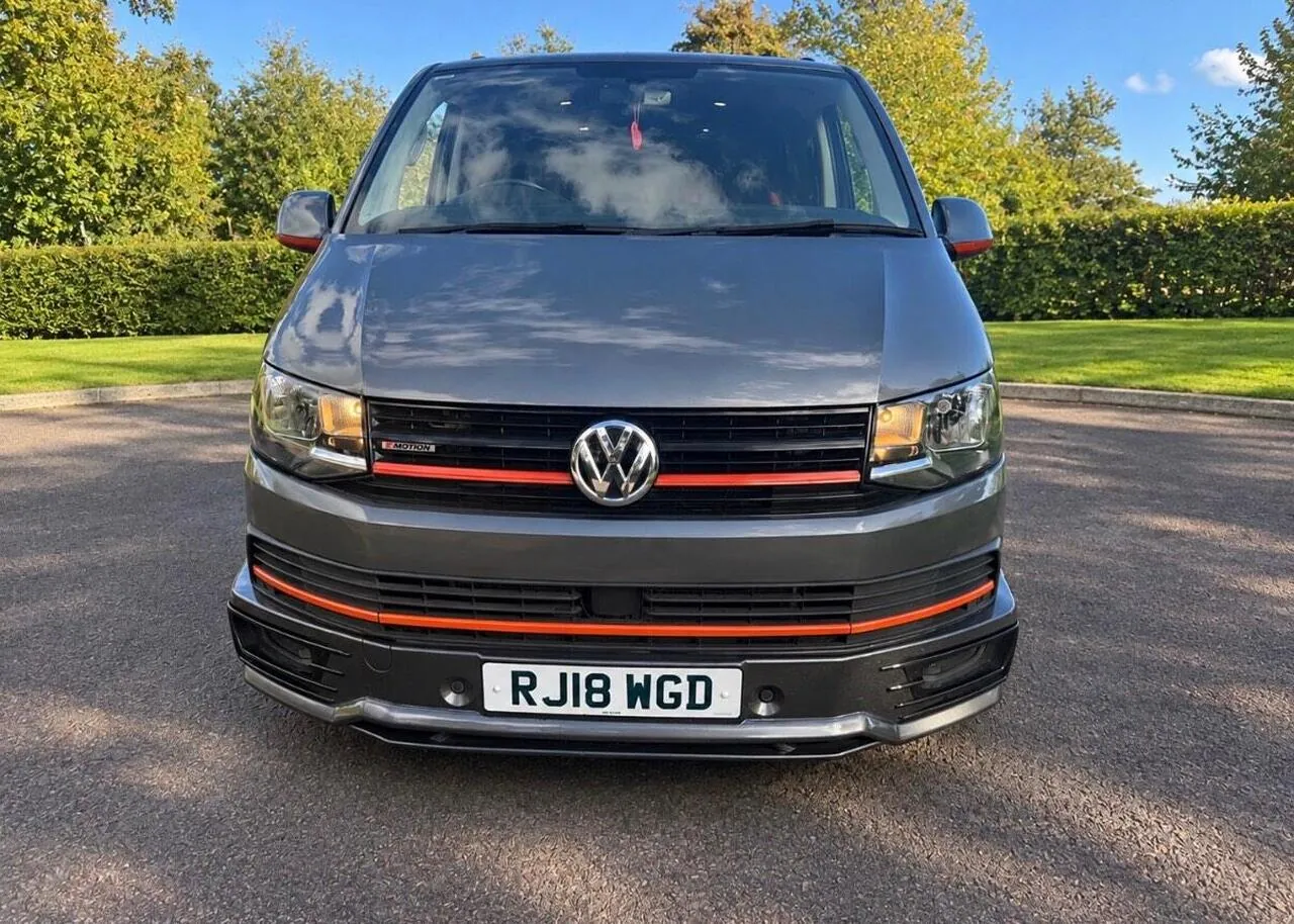 Volkswagen Transporter 2018 photo 2
