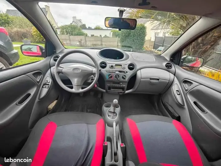 Toyota Yaris 2002 photo 2