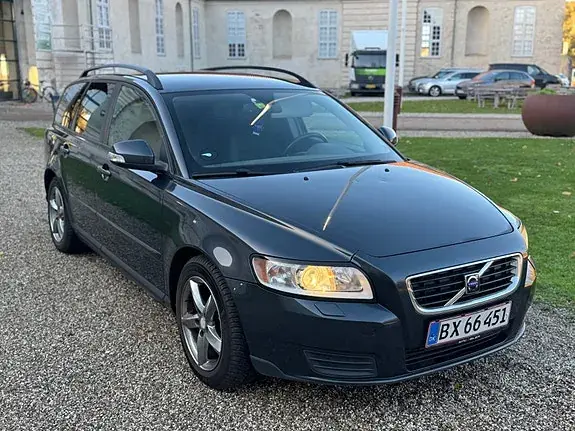 Volvo V50 2010 photo 2