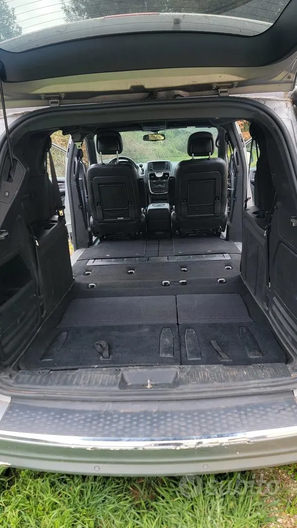 Lancia Voyager 2015 photo 3