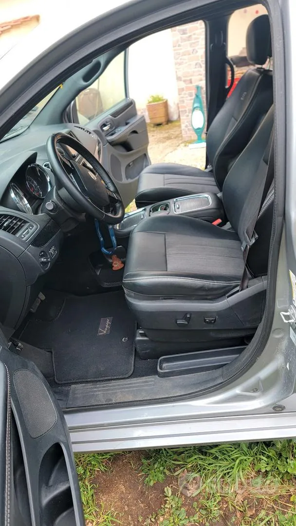 Lancia Voyager 2015 photo 4