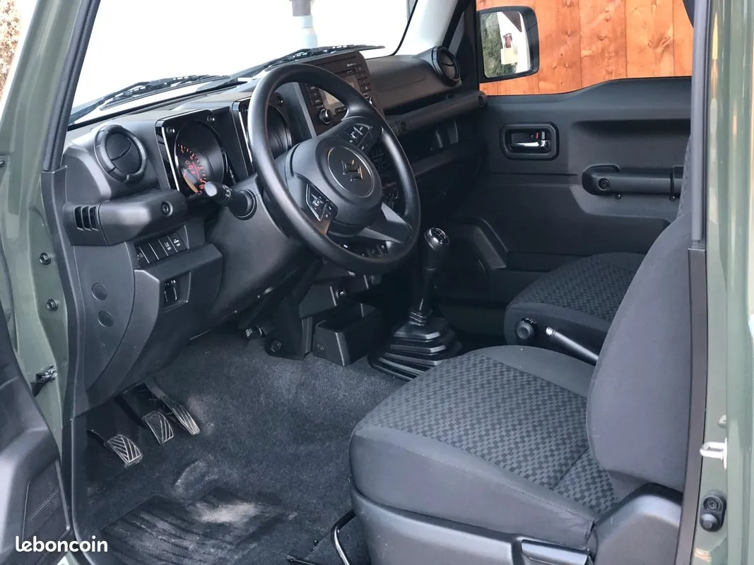 Suzuki Jimny 2023 photo 3
