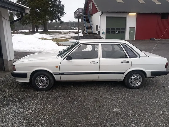 Audi 80 1984 photo 2