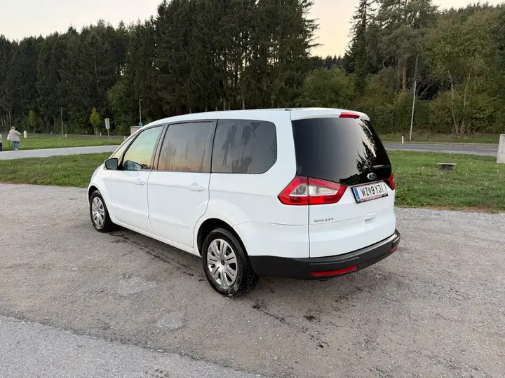 Ford Galaxy 2009 photo 3