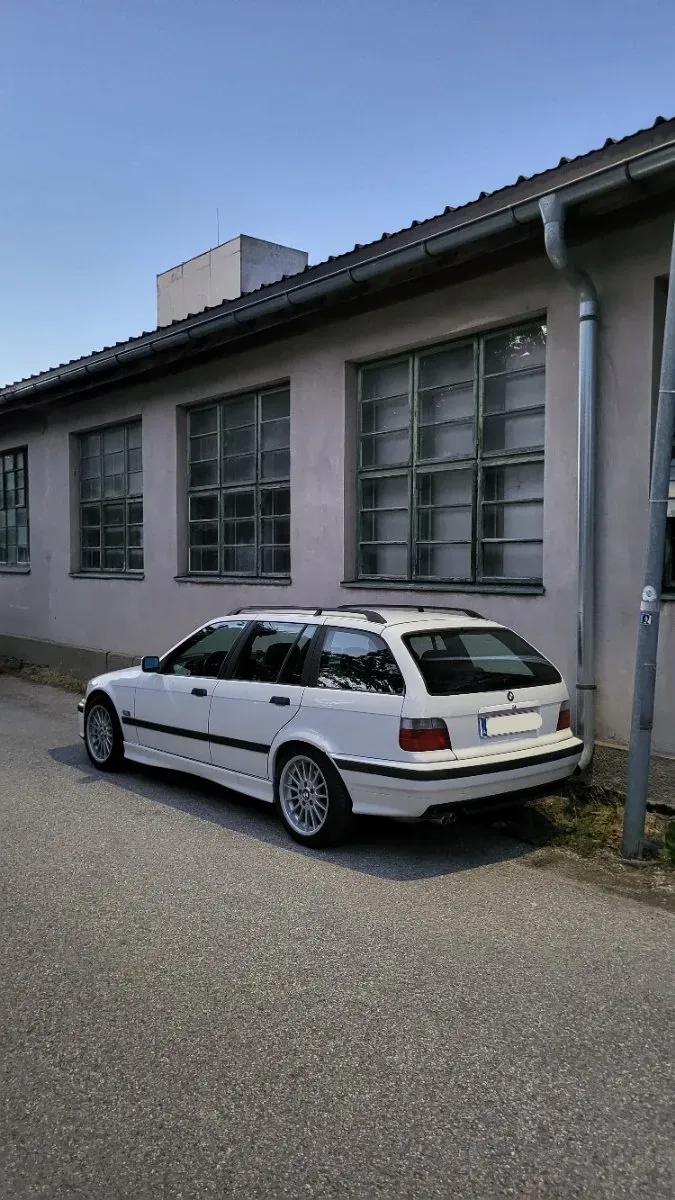 BMW 3 Series 1995 photo 2