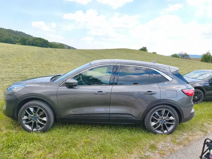 Ford Kuga 2021 photo 2