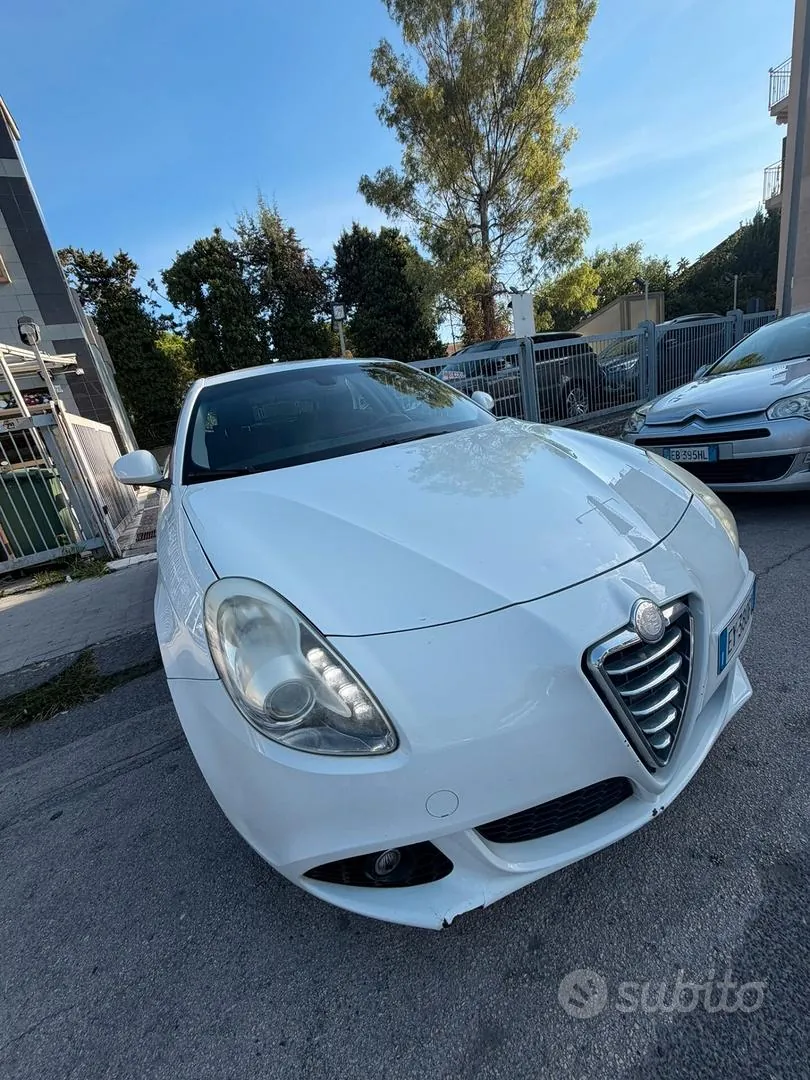 Alfa Romeo Giulietta 2012 photo 5