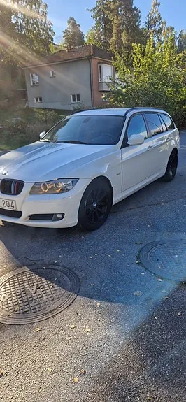 BMW 318D 2012 photo 3