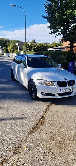 BMW 318D 2012 photo 2