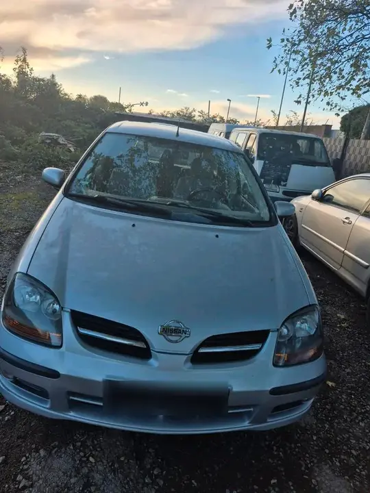 Nissan Almera Tino