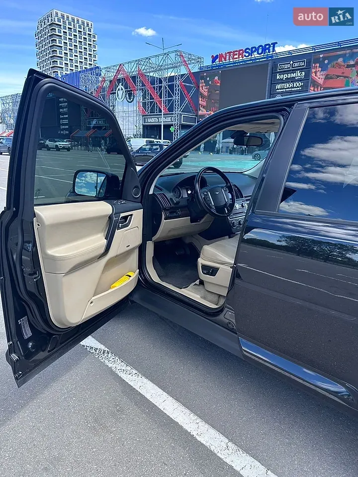 Land Rover Freelander 2012 photo 4