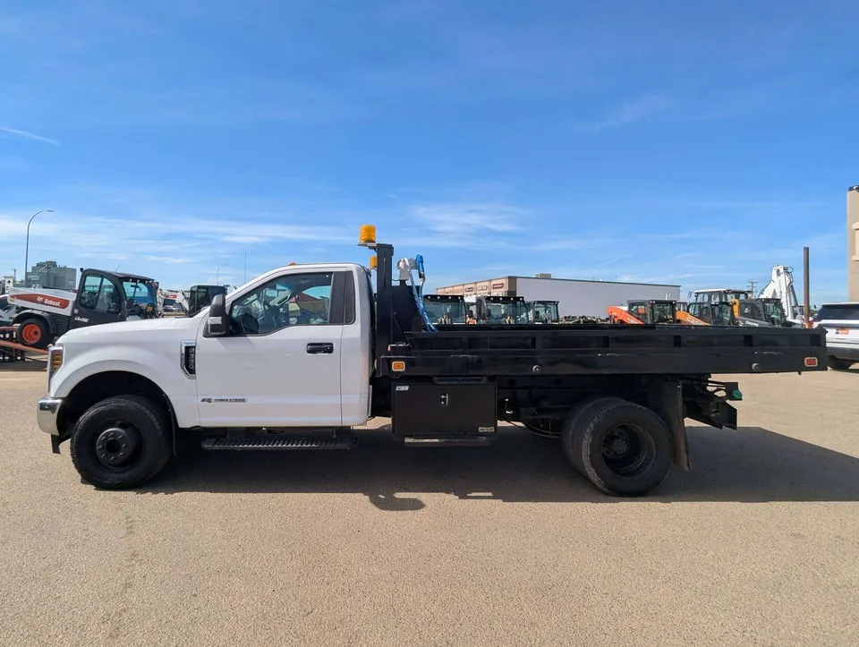 Ford F350 2018 photo 2