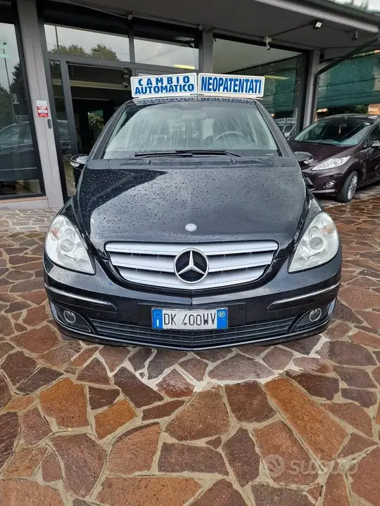Mercedes-Benz B 200