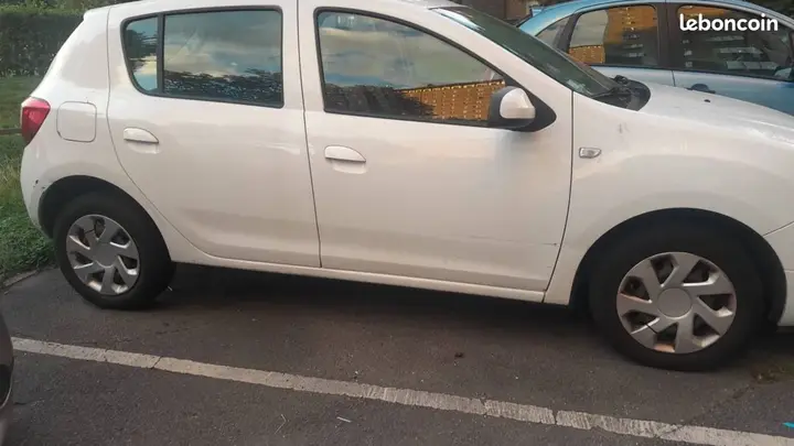 Dacia Sandero 2013 photo 2