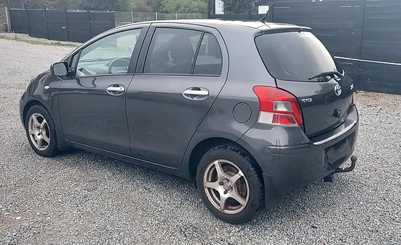 Toyota Yaris 2011 photo 3