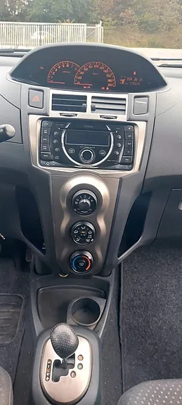 Toyota Yaris 2011 photo 4
