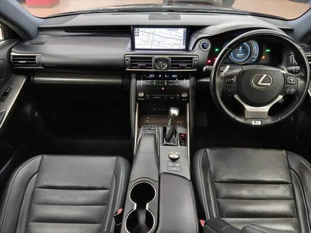 Lexus Is300H 2017 photo 3