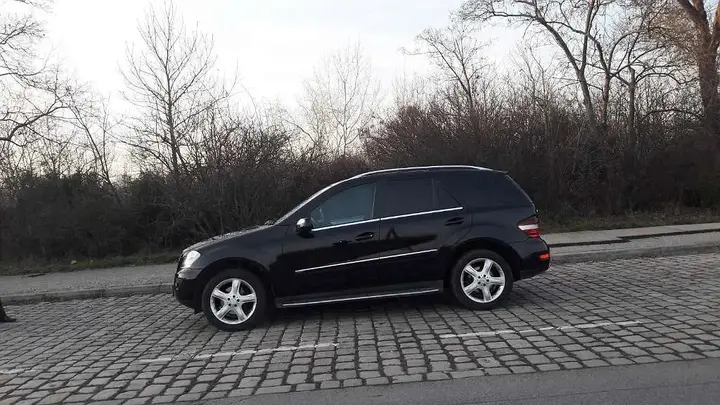 Mercedes-Benz M-Class 2010 photo 2