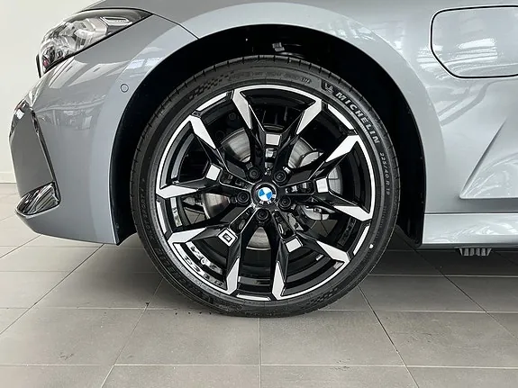 BMW 330E 2026 photo 4