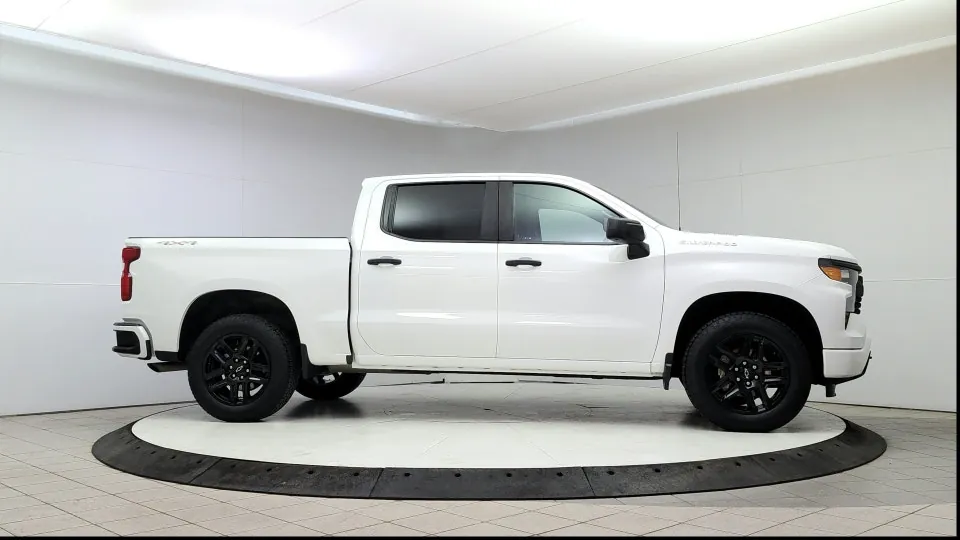 Chevrolet Silverado 1500 2025 photo 2