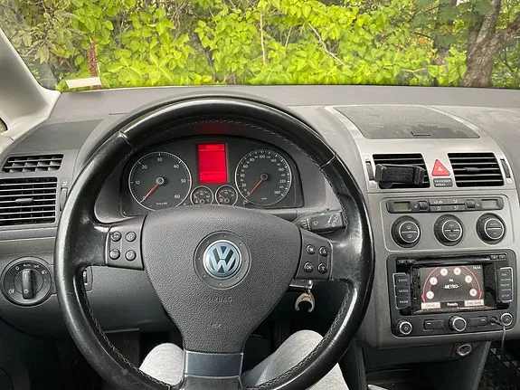 Volkswagen Touran 2010 photo 5