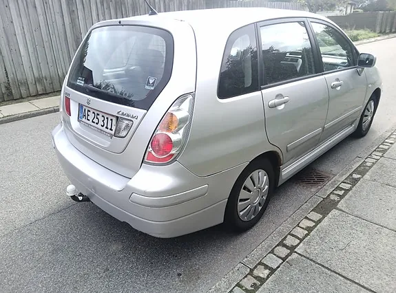 Suzuki Liana 2006 photo 2