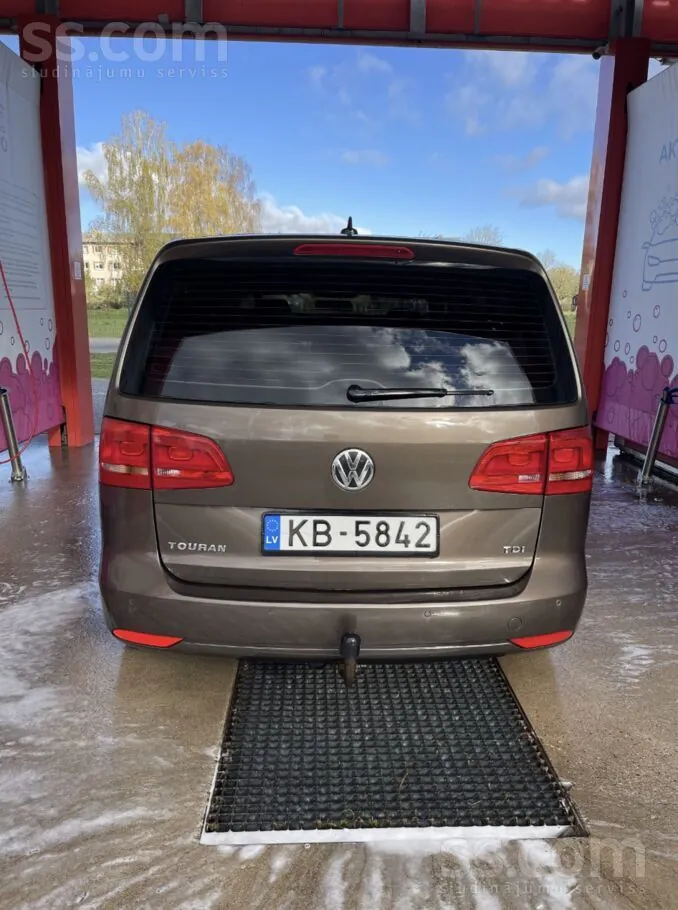 Volkswagen Touran 2011 photo 4