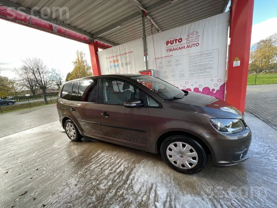 Volkswagen Touran 2011 photo 3